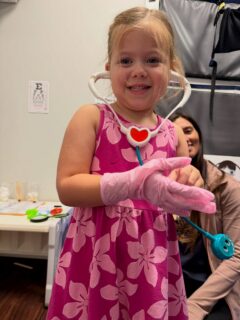 𩺠DOCTOR & DENTIST WEEK đڎ
Our little healthcare heroes had a fun-filled week learning all about doctors and dentists! From role-playing and helping patients to âwhat should you do?â Scavenger Hunt, our kiddos practiced important life skills while having fun. đĽđ
We also explored sand and germ sensory bins and used social stories to help make healthcare visits feel more familiar and comfortable. Brush those teeth and wash those hands!
#ThemedActivities #PretendDoctor #PretendDentist